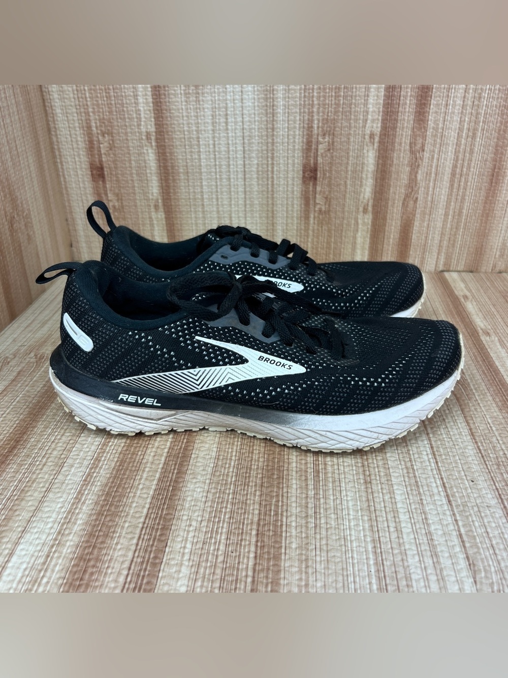 Brooks Revel 6 Shoes Black White Womens Size 7.5 B Road Running Athletic